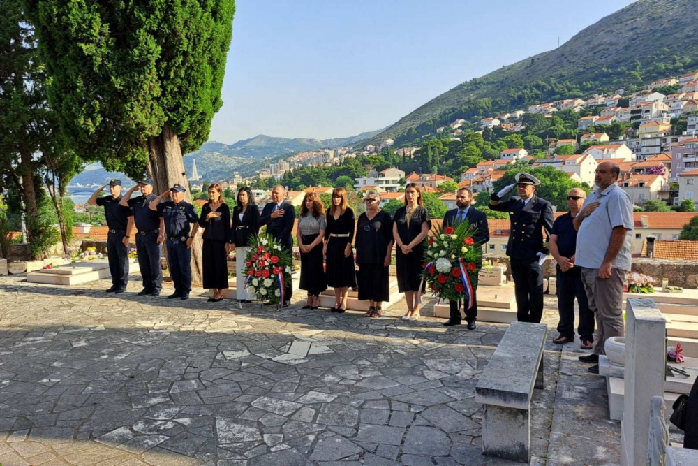 Polaganjem vijenaca obilježen Dan antifa&scaron;ističke borbe