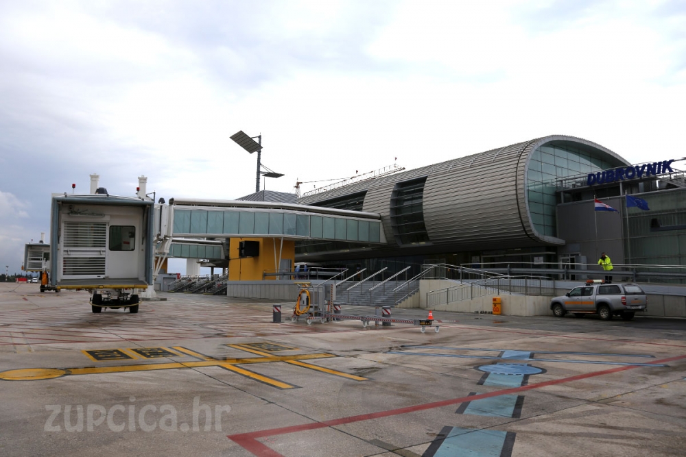 Neodgovorno kori&scaron;tenje drona ugrozilo sigurnost i onemogućilo slijetanje dvaju zrakoplova u dubrovačku Zračnu luku