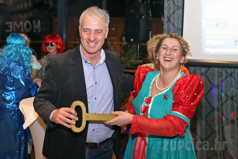 Ustoličenje nove župske vlasti; Ključ od Općine u rukama predsjednice karnevala (FOTO)