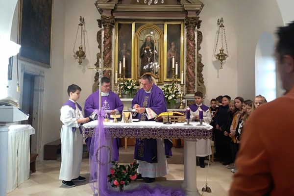 Sveta misa i prigodni program za starije, bolesne i nemoćne u Župi Sv. Ilara (FOTO)