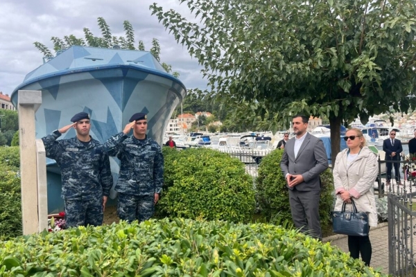 Obilježavanje 34. obljetnice osnivanja HRM-a; Izaslanstvo Općine položilo vijenac kod spomen broda Sv. Vlaho