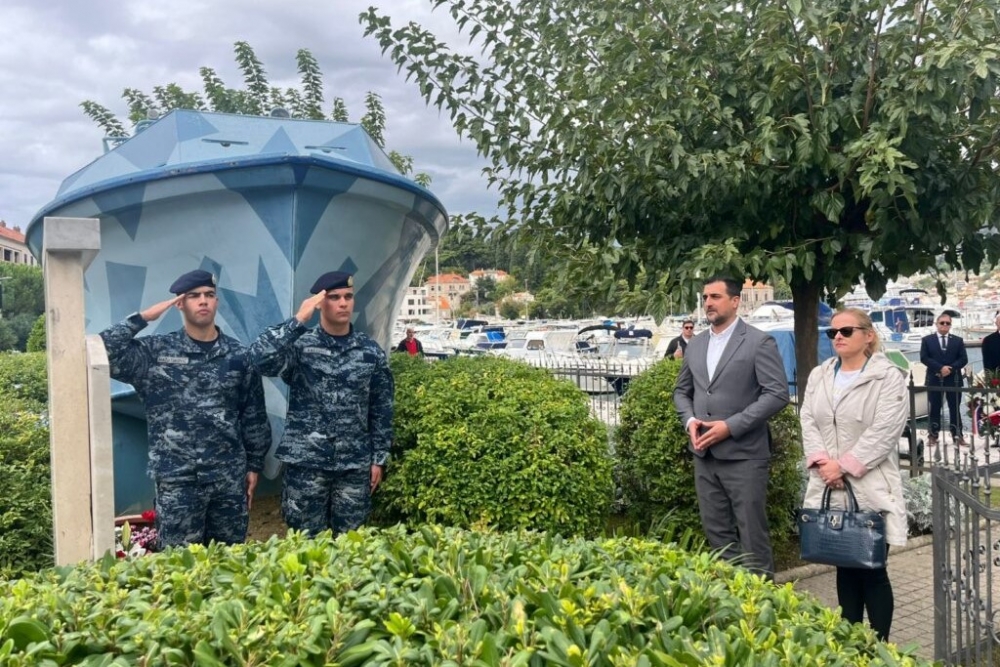 Obilježavanje 34. obljetnice osnivanja HRM-a; Izaslanstvo Općine položilo vijenac kod spomen broda Sv. Vlaho