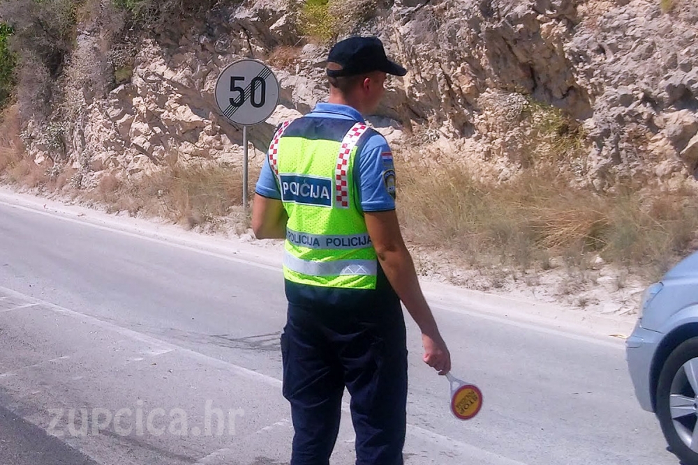 U osam prometnih nesreća jedna osoba teže, četiri lak&scaron;e ozlijeđene, poduzeto 648 represivnih mjera