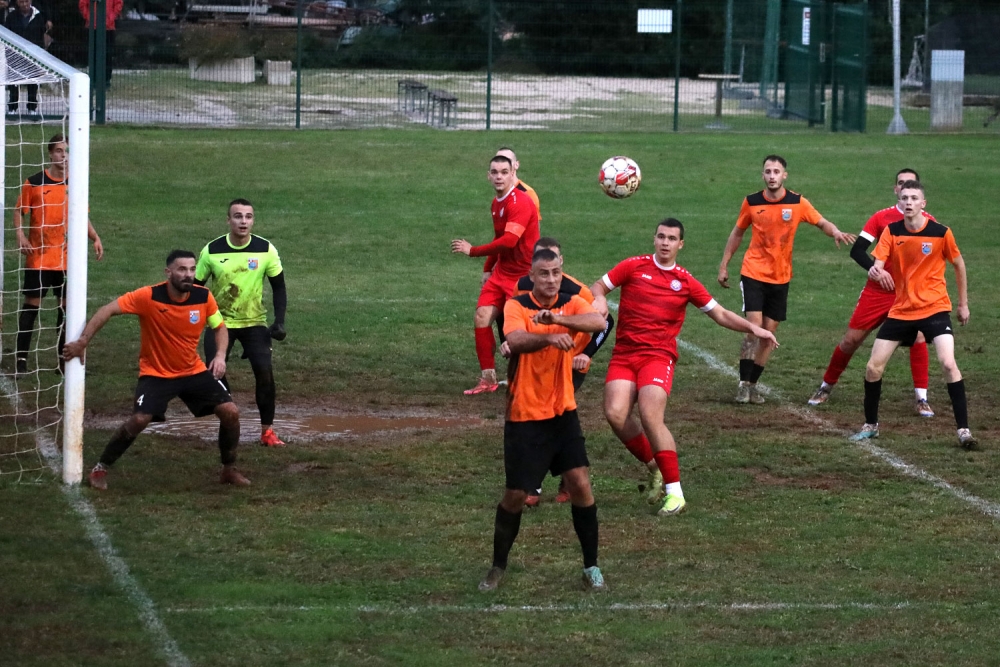 Na ki&scaron;om natopljenoj Taranteli Župa dubrovačka uvjerljivo slavila protiv Maestrala (FOTO)