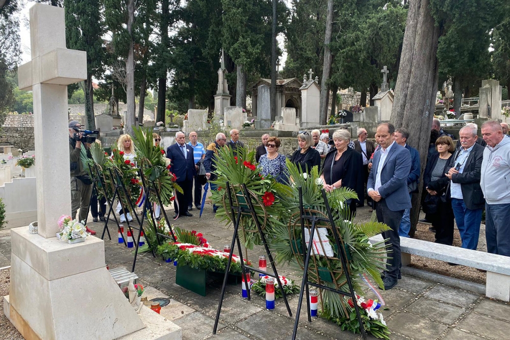 Položeni vijenci u spomen na 53 nedužne žrtve pogubljene na Daksi