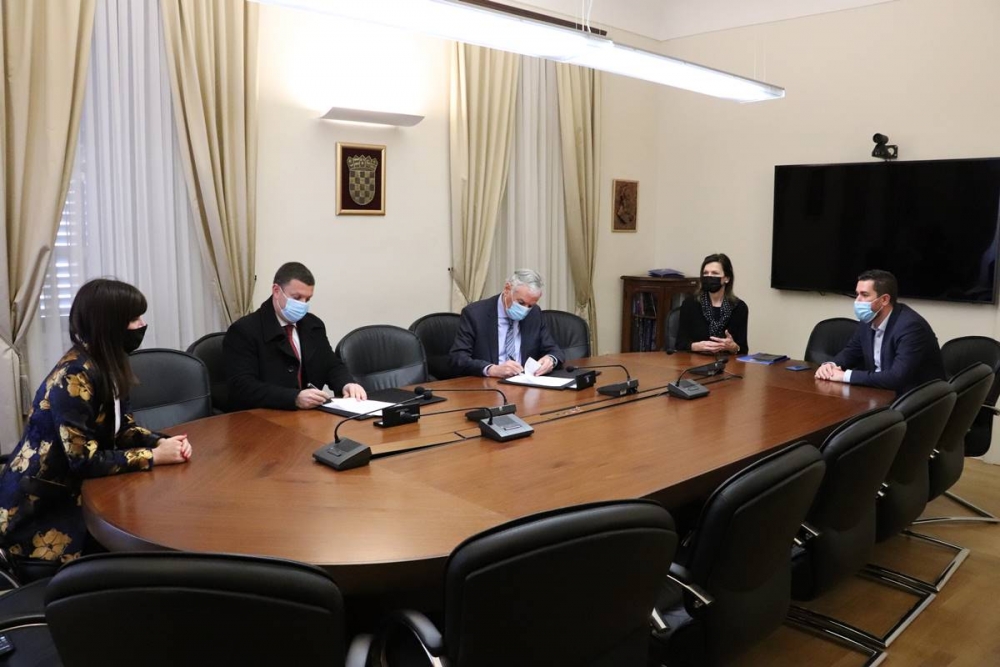 Potpisan ugovor o financiranju nadstandarda prekovremenih sati za liječnike Zavoda za hitnu medicinu