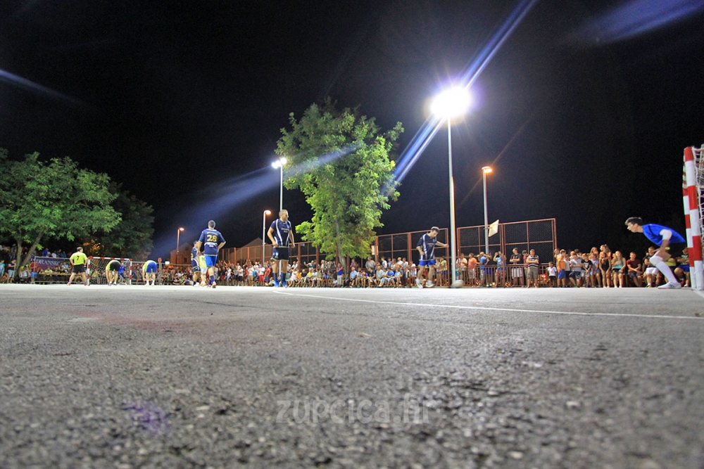 Na otvaranju turnira Malonogometnog turnira ispred stare &scaron;kole odigrana samo jedna utakmica