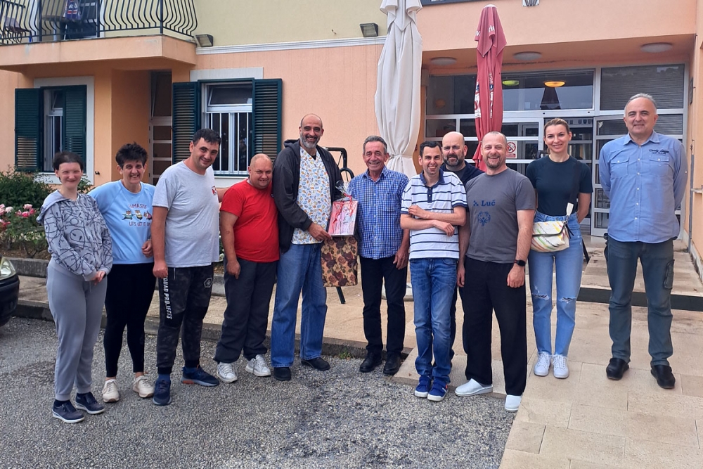 Djelatnici i korisnici Centra Josipovac zahvalili dugogodi&scaron;njem vozaču gosparu Pasku Čeoviću