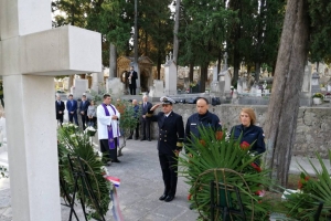 Obilježavanje Dana neovisnosti; Položeni vijenci, misa za Domovinu večeras u Katedrali