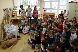 Sveti Nikola razveselio djecu župskog Dječjeg vrtića i Osnovne &scaron;kole (FOTOGALERIJA)