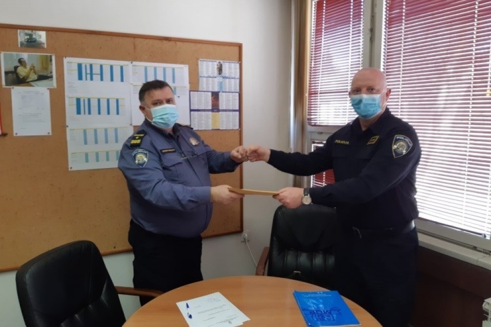 Djelatnici PU dubrovačko-neretvanska pomaže kolegama pogođenim potresom koji su ostali bez svojih domova