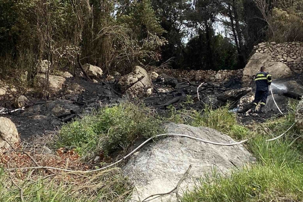 Paljenje suhe trave i korova jutros izazvalo požar na Bra&scaron;ini, izgorjelo 300 kvadrata niskog raslinja (FOTO)