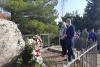 Kod spomen obilježja u Komolcu i na Strinčjeri položeni vijenci u spomen na 14 hrvatskih branitelja