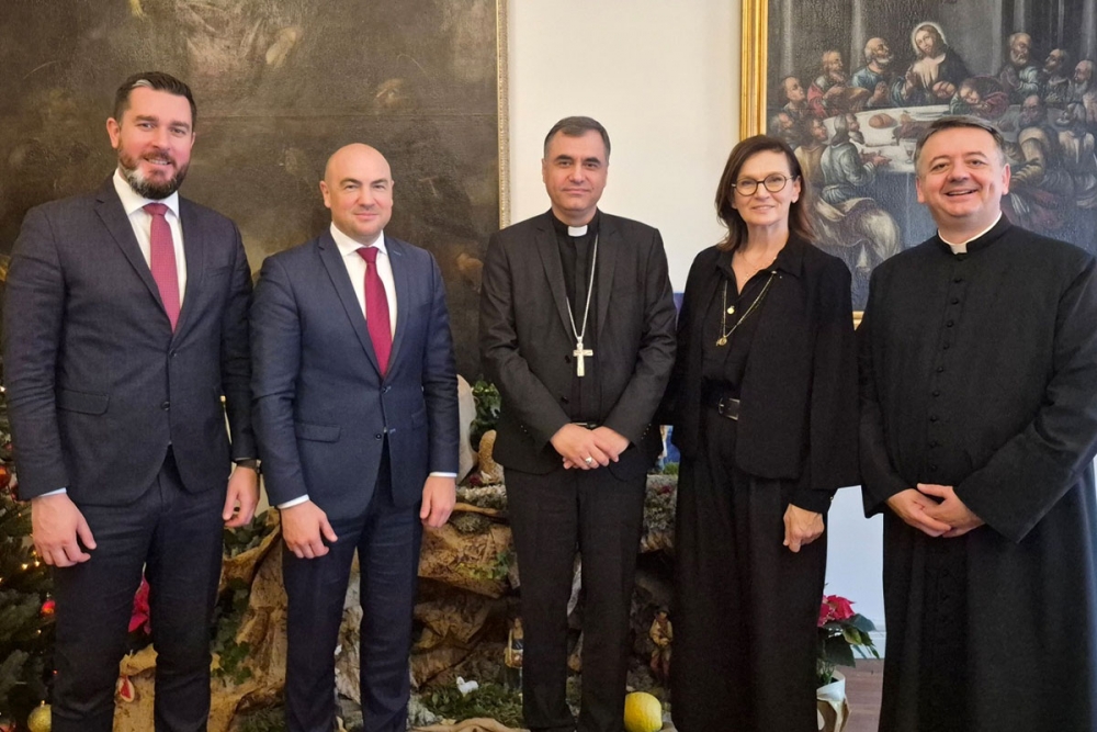 Župan Pezo sa zamjenikom Cebalom i pročelnicom Marević uoči Božića posjetio biskupa Glasnovića