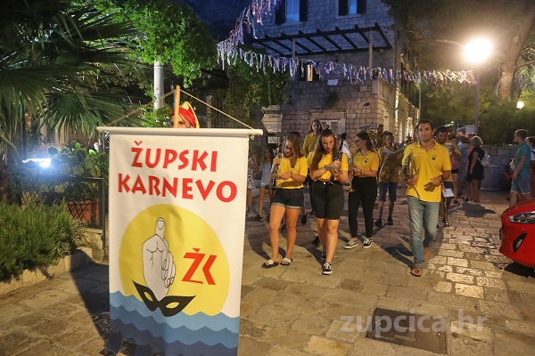 Župsko ljeto u rujnu;  Ljetni Župski karnevo, predstava &bdquo;Mare fjočica&ldquo; Kazali&scaron;ne družine &bdquo;Kolarin&ldquo;