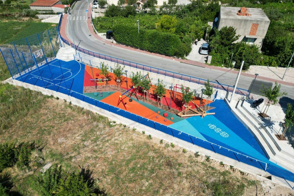 Zavr&scaron;eno multifunkcionalno dječje i sportsko  igrali&scaron;te u Mandaljeni (FOTOGALERIJA)