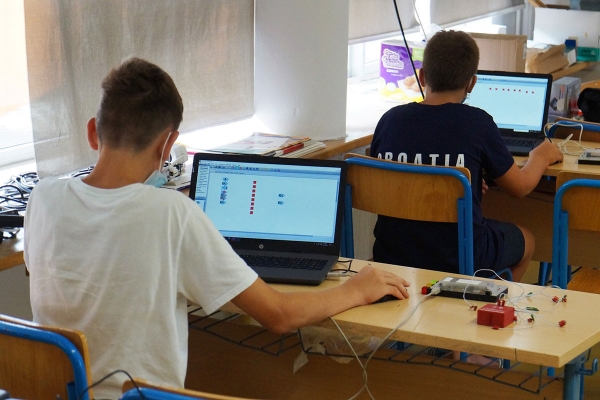 Udruga Kurenat u župskoj &scaron;koli organizirala Ljetnu &scaron;kolu tehničke kulture i programiranja