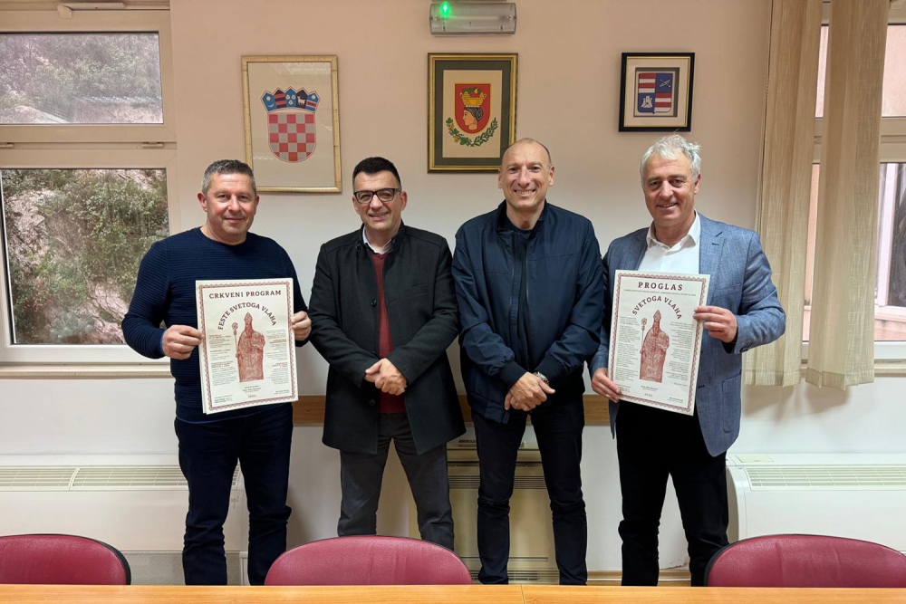 Festanjuli Miho Deranja i Antun Regjo uručili načelniku Nardelliju Proglas Feste sv. Vlaha