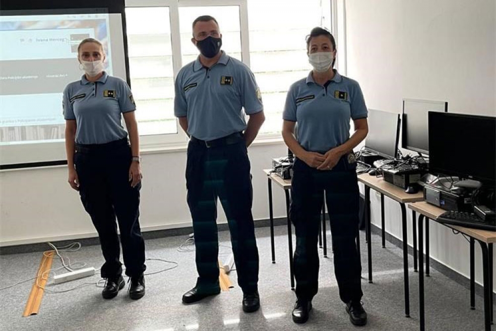 U organizaciji Policijske akademije u Kuparima započeo tečaj granične policije