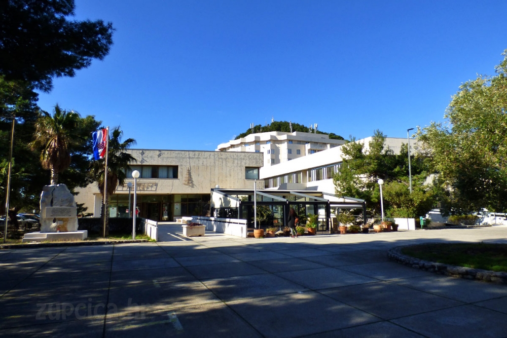 U OB Dubrovnik hospitalizirano 60 pozitivnih na koronavirus - pet na respiratoru, preminula jedna osoba