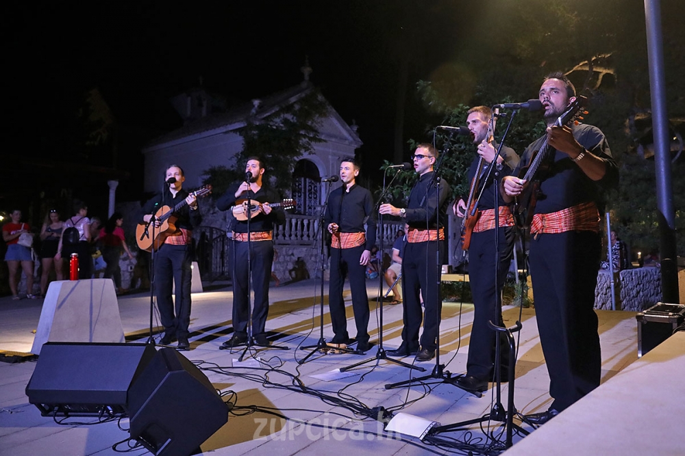 Župsko Ljeto 2020; Jo&scaron; jedna lijepa klapska večer, koncert klape Ka&scaron;e na &scaron;etnici u Srebrenom (FOTO/VIDEO)