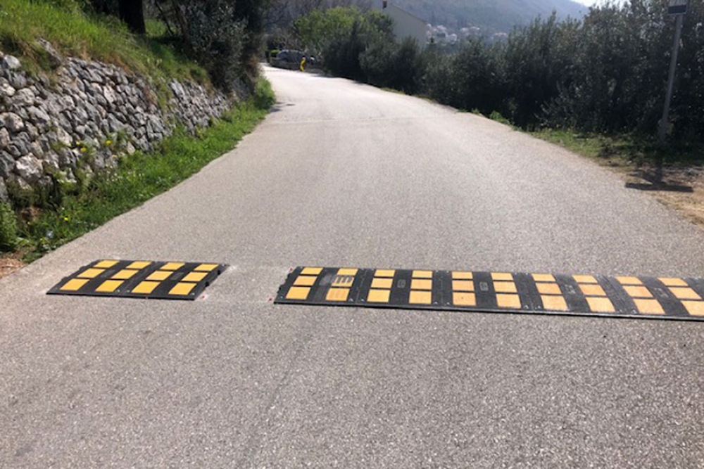 Iz Općine apeliraju na građane da ne uni&scaron;tavaju usporivače prometa kroz Postranje, sve je prijavljeno policiji