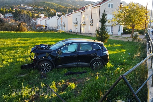 Policija o prometnoj nesreći na Mljekari; "Jo&scaron; uvijek nepoznati vozač ostavio vozilo i napustio mjesto događaja"