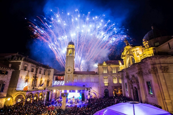 Dubrovčani i gosti dočekuju novu godinu uz jednu od najvećih regionalnih zvijezda