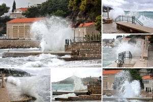 Ljepota južine na moru  - Igra valova na Morskoj taraci u Mlinima (FOTOGALERIJA)