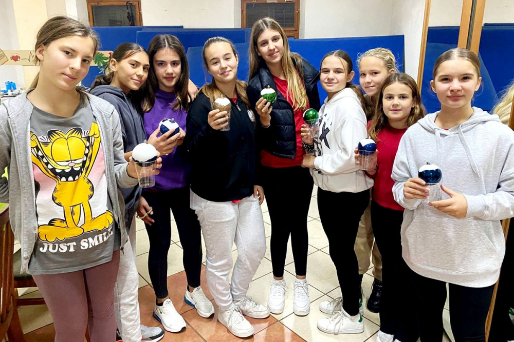 Radionica župskih božićnih kuglica KUD-a Marko Marojica i Turističke zajednice općine (FOTO)