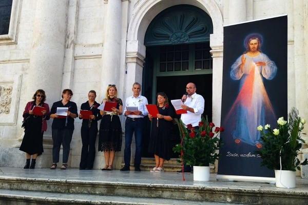 &ldquo;Iskra Milosrđa&rdquo; - I Dubrovnik u molitvi na javnim mjestima, trgovima i ulicama gradova svijeta