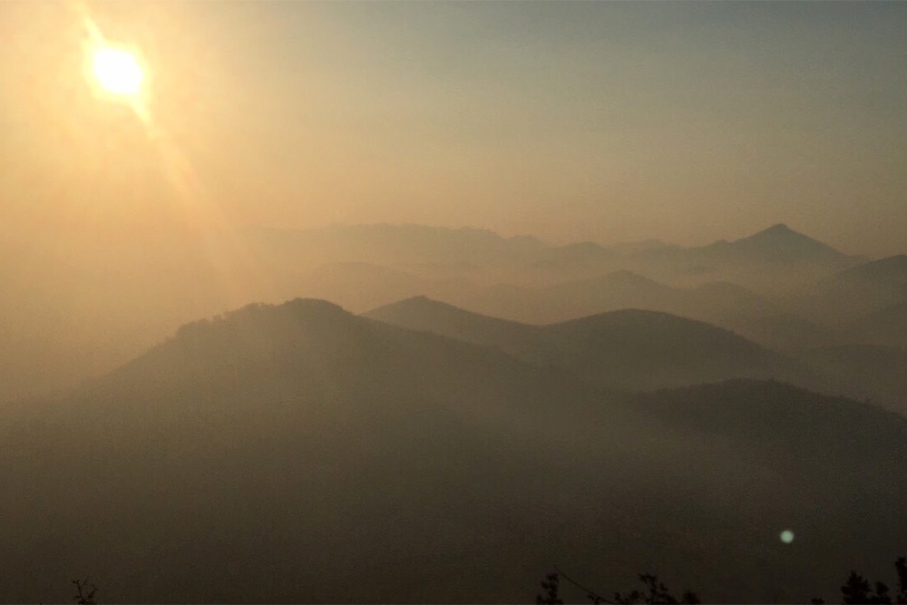Župa i večeras u dimu - Novi veliki požar na Trebinjskim brdima, vatrena linija duga nekoliko kilometara